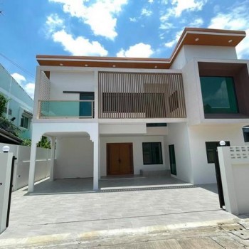 ขายบ้านเดี่ยว 2 ชั้น 59 ตร.ว. ซอยลาดพร้าว 87 ย่านเลียบด่วน รีโนเวทพร้อมอยู่ ใกล้ CDC
