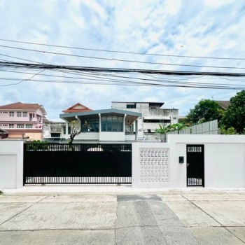 ขายบ้านเดี่ยว 2 ชั้น 111 ตรว. 3 ห้องนอน รีโนเวทใหม่ ทำเลศักยภาพใจกลางชุมชน ย่านประชานิเวศน์ 1 ประชาช