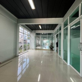 ขาย–เช่า โฮมออฟฟิศ 3 ชั้น นิคมอมตะนคร ชลบุรี พร้อมอุปกรณ์สำนักงานครบครัน จอดรถได้จุใจกว่า 15 คัน