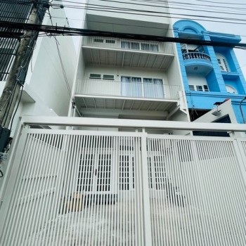 ให้เช่าทาวน์โฮม 3 ชั้น เล่นระดับ 4 ห้องนอน ย่านรัชดา สุทธิสารวินิจ ใกล้ MRT สุทธิสาร 750 เมตร
