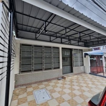 HR 10433 ให้เช่าทาวน์เฮาส์ 2 ชั้น Renovated ใหม่ 200 ตรม. ซอยพหลโยธิน 69-1 ใกล้ BTS สายหยุด เพียง 15