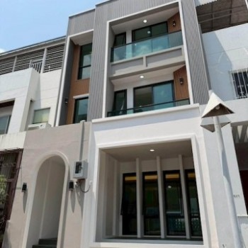 BH4292 ขายทาวน์โฮม 4.5 ชั้น Prominent Place สุขุมวิท 101 พร้อมลิฟต์ส่วนตัว ใกล้ BTS ปุณณวิถี
