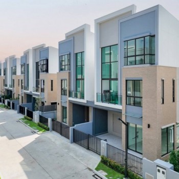 ขายทาวน์โฮม 3.5 ชั้นหลังหัวมุม 220 ตรม. เอสทารา เฮเว่น พัฒนาการ 20 Estara Haven Phatthanakan 20 ใกล้