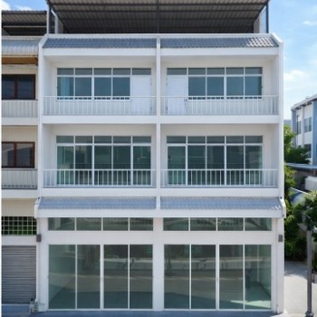 260909nisgkau ให้เช่า อาคารพาณิชย์ showrooms รพ.สินแพทย์ ศรีนครินทร์ 100 ม. อาคารพาณิชย์หัวมุม 2 คูห