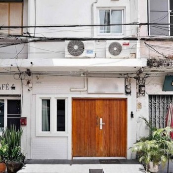 BH4330 เซ้งตึกแถวใกล้ถนนข้าวสาร 700 เมตร พร้อมทำธุรกิจ เฟอร์นิเจอร์และอุปกรณ์ครบ