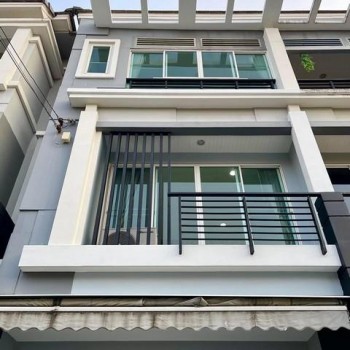 ให้เช่าทาวน์โฮม 3 ชั้น หมู่บ้านกลางเมืองพระราม 9 ซอยรามคำแหง 39 Baan Klang Muang Rama ใกล้ทาวน์อินทา