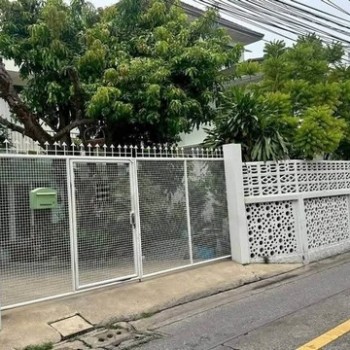 PP525 ขายบ้านเดี่ยว 2 ชั้น ซอยสุขุมวิท 65 ออกเอกมัย 10 (ชัยพฤกษ์) เดินทางสะดวก ใจกลางเมือง ใกล้ทองหล