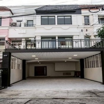 ให้เช่าทาวน์โฮม 3ชั้น โครงการบ้านกลางเมือง บริติซ ทาวน์ ศรีนครินทร์ ใกล้รถไฟฟ้าศรีลาซาล