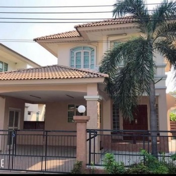 บ้านเดี่ยว 2 ชั้น  4 ห้องนอน 1 ห้องนั่งเล่น 2 ห้องน้ำ  จอดรถได้ 2 คัน รามคำแหง118