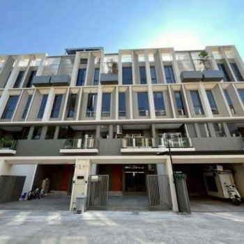 ขายทาวน์โฮม 3.5 ชั้น 223 ตร.ม. PRIVATE LUXURY เธอร์ ลาดพร้าว 93 ( ไม่เคยเข้าอยู่ )