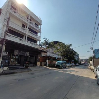 ให้เช่าสำนักงาน 4.5 ชั้น 675 ตร.ม. Stand Alone ซอยอ่อนนุช 70-1 ใกล้พัฒนาการ
