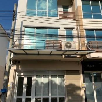 ทาวน์โฮม 3 ชั้นหลังมุม  ตกแต่งแล้ว หลังบุญถาวร โครงการทาวน์พลัสเกษตรนวมินทร์