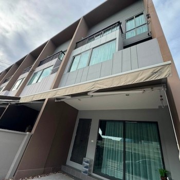 BH4354 ให้เช่าทาวน์โฮม 3 ชั้น หลังริม บ้านกลางเมือง พระราม 9 กรุงเทพกรีฑา ทำเลดี บ้านเป็นส่วนตัว พร้