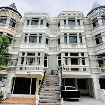 ให้เช่าทาวน์โฮม 4 ชั้น 350 ตรม 4 ห้องนอน หมู่บ้านชิชาคาสเซิล สุขุมวิท 31 หลังมศว.ประสานมิตร
