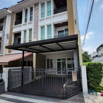ให้เช่าทาวน์โฮม 3 ชั้นหลังมุม 3 ห้องนอน หมู่บ้านกลางเมือง S-Sense พระราม9-ลาดพร้าว ซอยลาดพร้าว 84 ใก