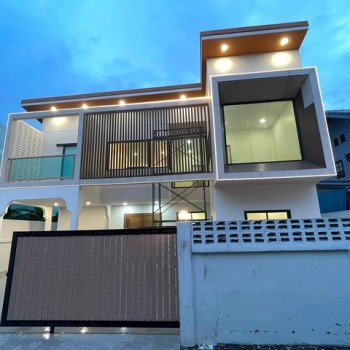 ขายบ้านเดี่ยว 2 ชั้น 59 ตรว. 5 ห้องนอน ลาดพร้าว 87 ย่านเลียบด่วน รีโนเวทพร้อมอยู่ ใกล้ CDC เลียบด่วน