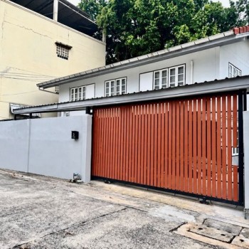 ให้เช่าบ้านเดี่ยว 2 ชั้น รีโนเวทใหม่ ซอยอุดมสุข50 ใกล้เซ็นทรัลบางนา ใกล้รถไฟฟ้า MRT ศรีอุดม