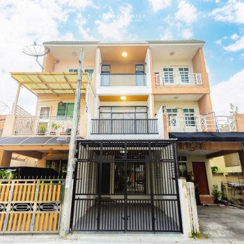 ขายทาวน์เฮ้าส์ 3 ชั้น 4 ห้องนอน ซอยลาดพร้าว 94 (ซอยอินทราภรณ์) เดินทางสะดวก ใกล้เลียบด่วน รีโนเวทใหม