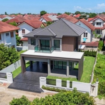 บ้านเดี่ยวรีโนเวทใหม่ โครงการ ชลลดา บางบัวทอง  จาก Land and House