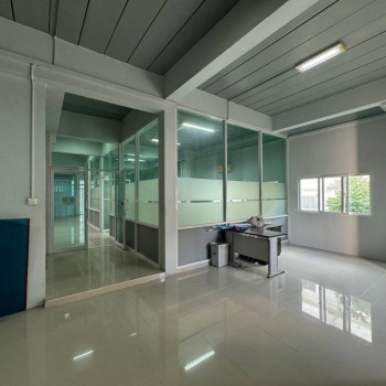 ขาย–เช่า โฮมออฟฟิศ 3 ชั้น นิคมอมตะนคร ชลบุรี พร้อมอุปกรณ์สำนักงานครบครัน จอดรถได้จุใจกว่า 15 คัน