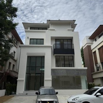 ขาย ให้เช่า โฮมออฟฟิศ 4 ชั้นรีโนเวทใหม่ หมู่บ้านรีเจ้นท์ รัชดา ซอยสหการประมูล ถนนประชาอุทิศ ย่านเหม่