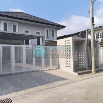 Detached House In On Nut 3 Bedrooms 3 Bathrooms for Rent (D2900)