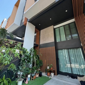 ให้เช่าทาวน์โฮม 3.5 ชั้น ชิเซน พัฒนาการ 32 Shizen Pattanakarn 32 ใกล้ทางด่วน ใกล้เอกมัย ทองหล่อ