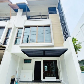รีเจ้นท์โฮม สุขุมวิท97/1 24 ตร.ว BTS บางจาก 700 ม. สุขุมวิท อ่อนนุช ทาวน์โฮม 3 ชั้นหลังมุม 3 นอน 4 น